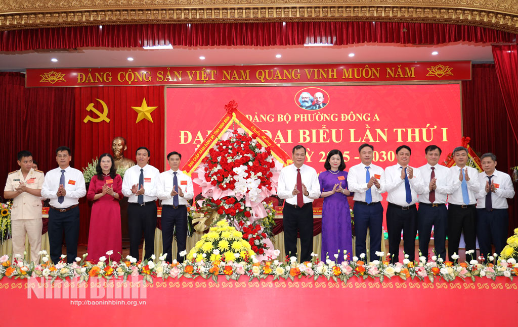 Đồng chí Phó Bí thư Tỉnh ủy, Chủ tịch HĐND tỉnh Lê Quốc Chỉnh dự và chỉ đạo Đại hội Đảng bộ phường Đông A, nhiệm kỳ 2025-2030